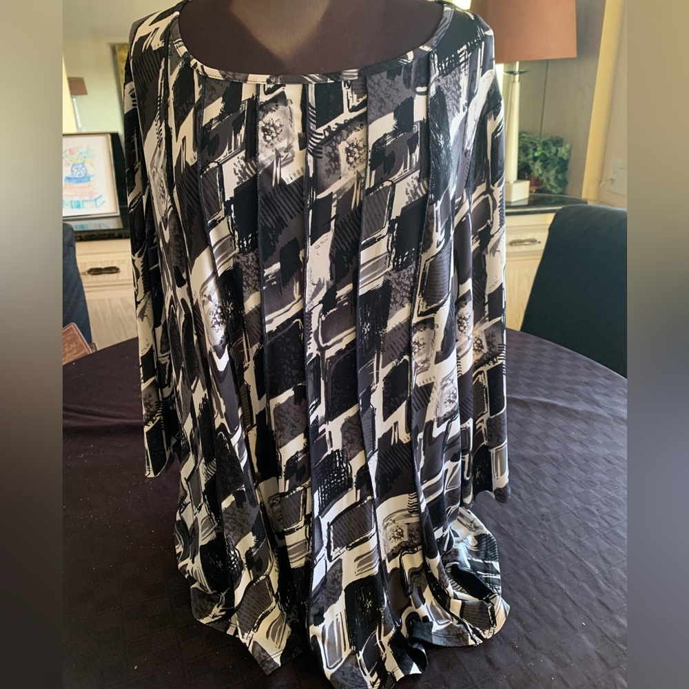 Black & White plus size Patterned Women's Blouse